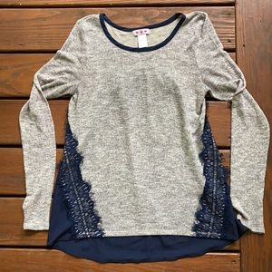 Knit tunic with lace details